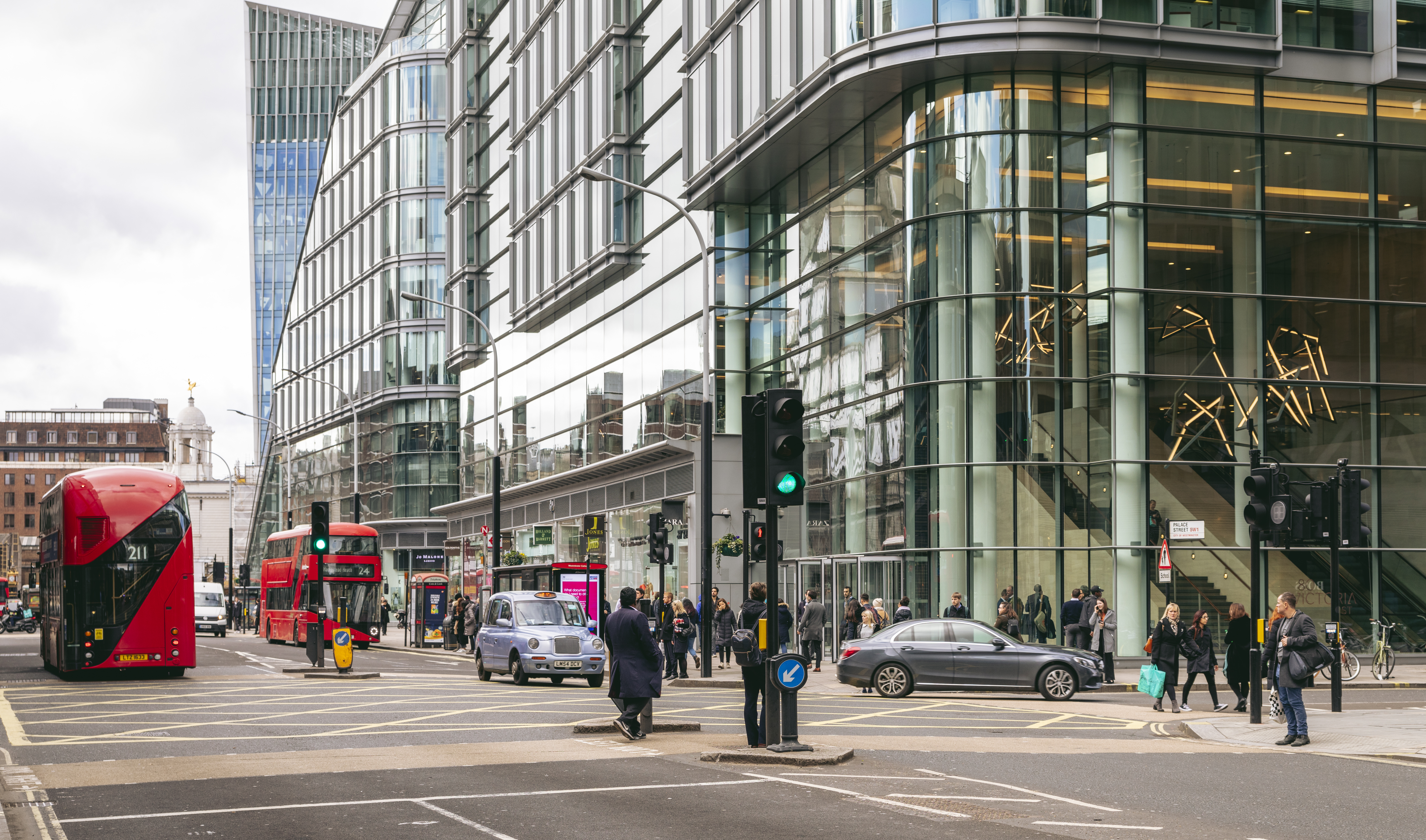 victoria street with building and people